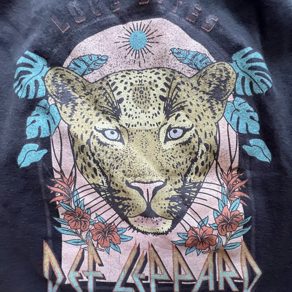 Def Leppard Crop Top🩶🐆 - Picture 4 of 6
